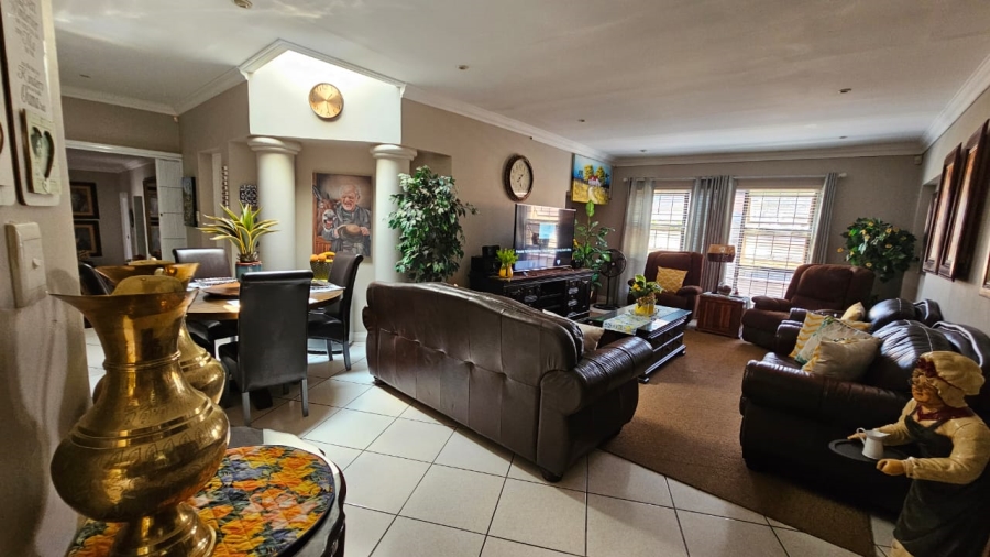 5 Bedroom Property for Sale in Boschdal North West